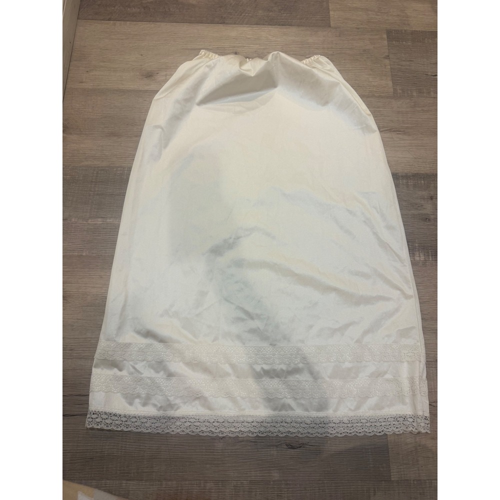 VTG Patricia‎ Lingerie Ivory Lace Half Slip – Made in Canada – Size Small